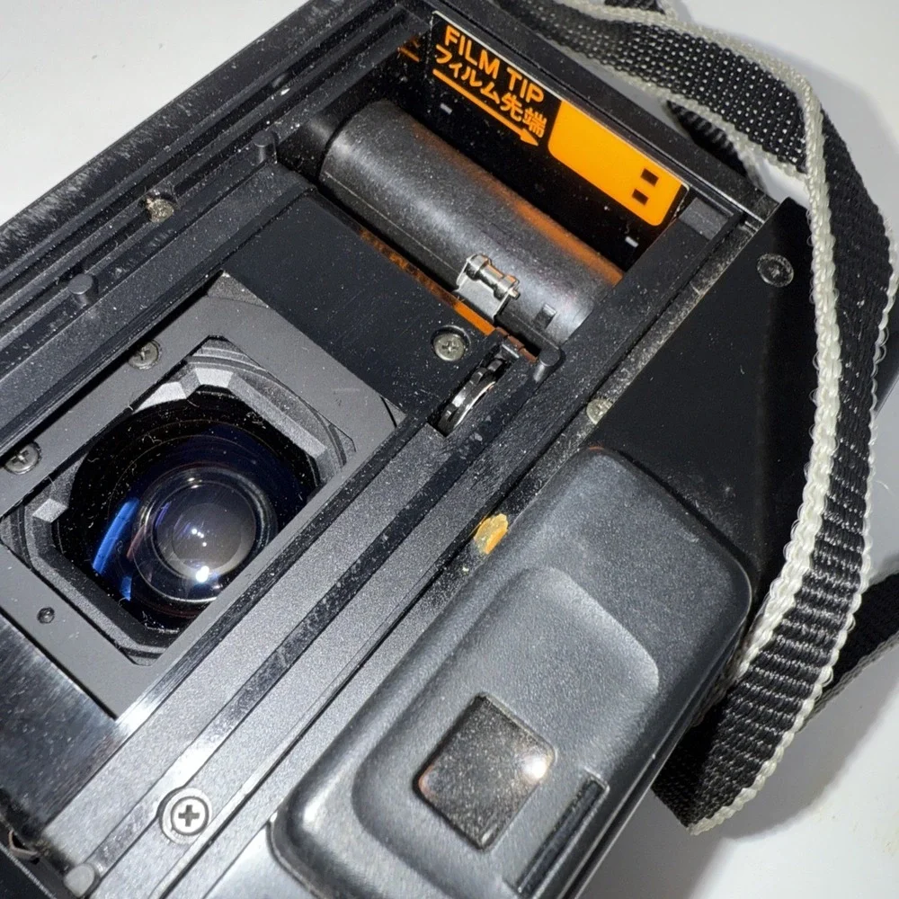 Minolta Freedom Zoom 90 Date 35mm Point & Shoot Film Camera With Bag PARTS ONLY
